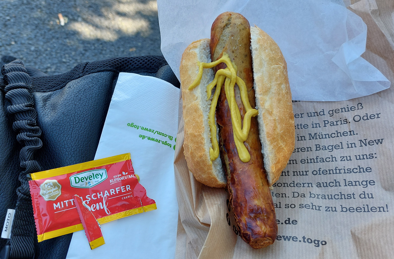 Suzuki V-Strom 1050XT - Bratwurst Lunch