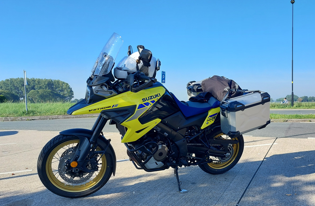 Suzuki 1050XT Tour