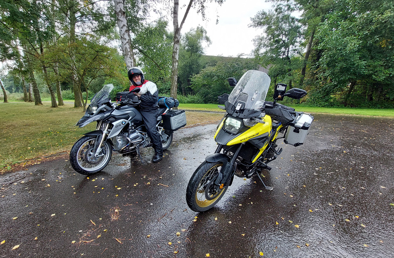 Suzuki V-Strom 1050XT - With BMW GS in the Rain