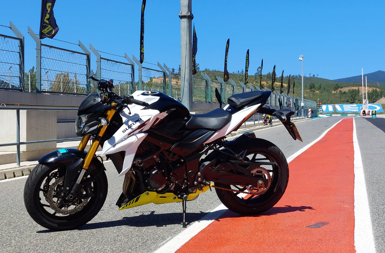GSX-S750 Dunlop RoadSmart IV Tyre Test