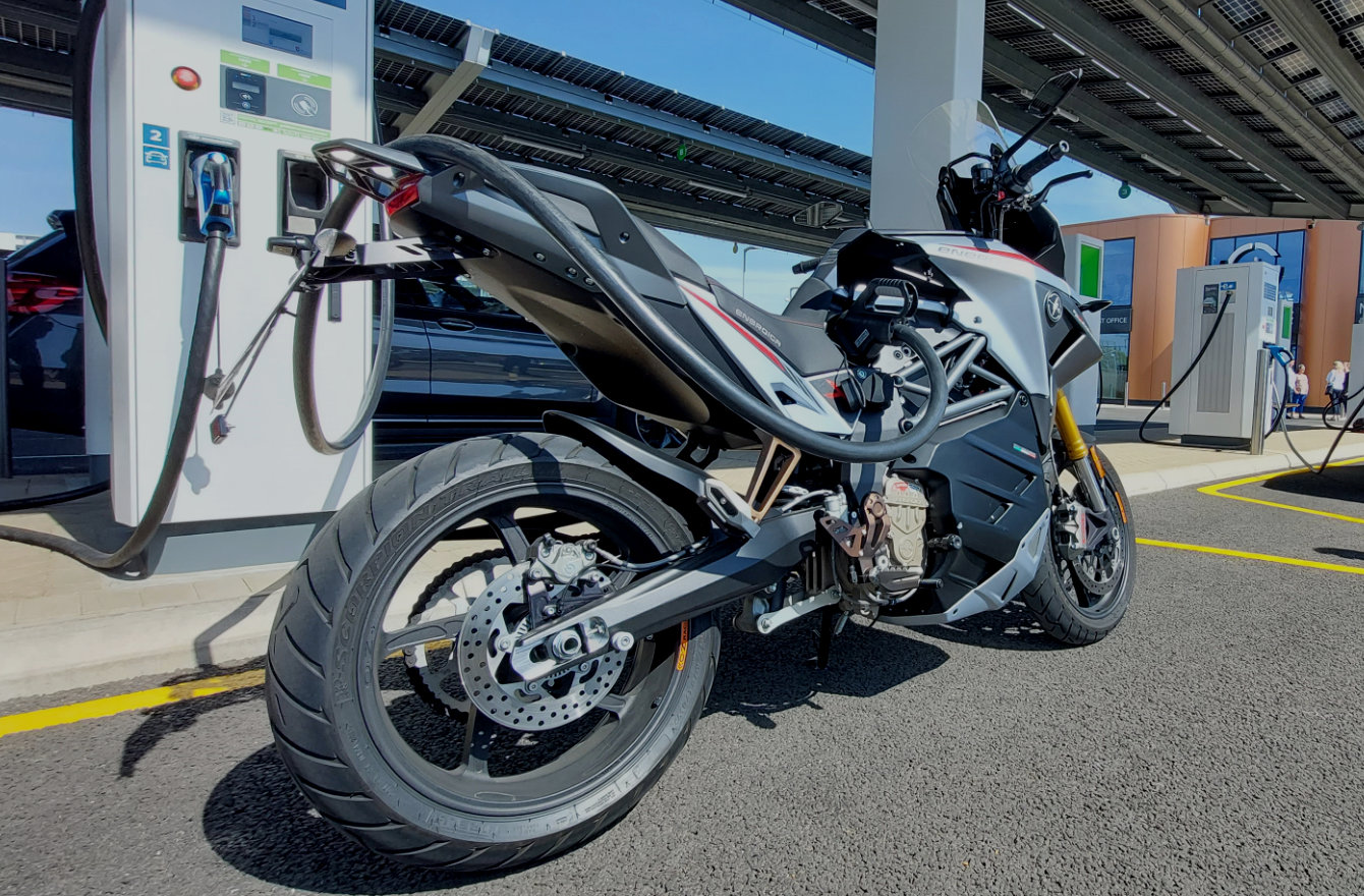 Energica Experia | Flies on the Visor